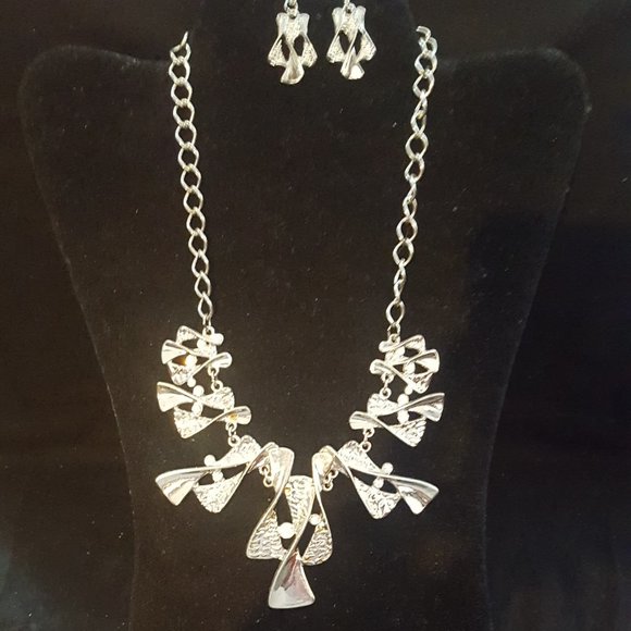 Paparazzi Jewelry - Paparazzi Silver Necklace Set J-130